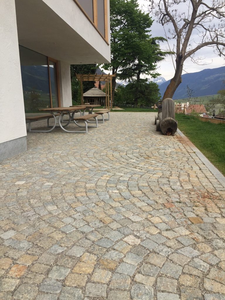 pierre-de-luzerne-pavés